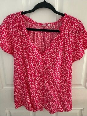 GAP Hot Pink Floral V‑Neck Short Sleeve Blouse